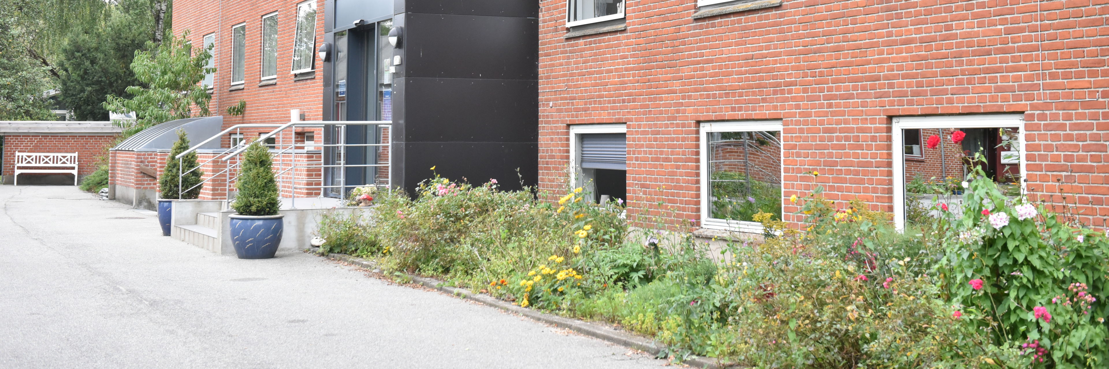 Facade og indgang til Fårup Ældrecenter