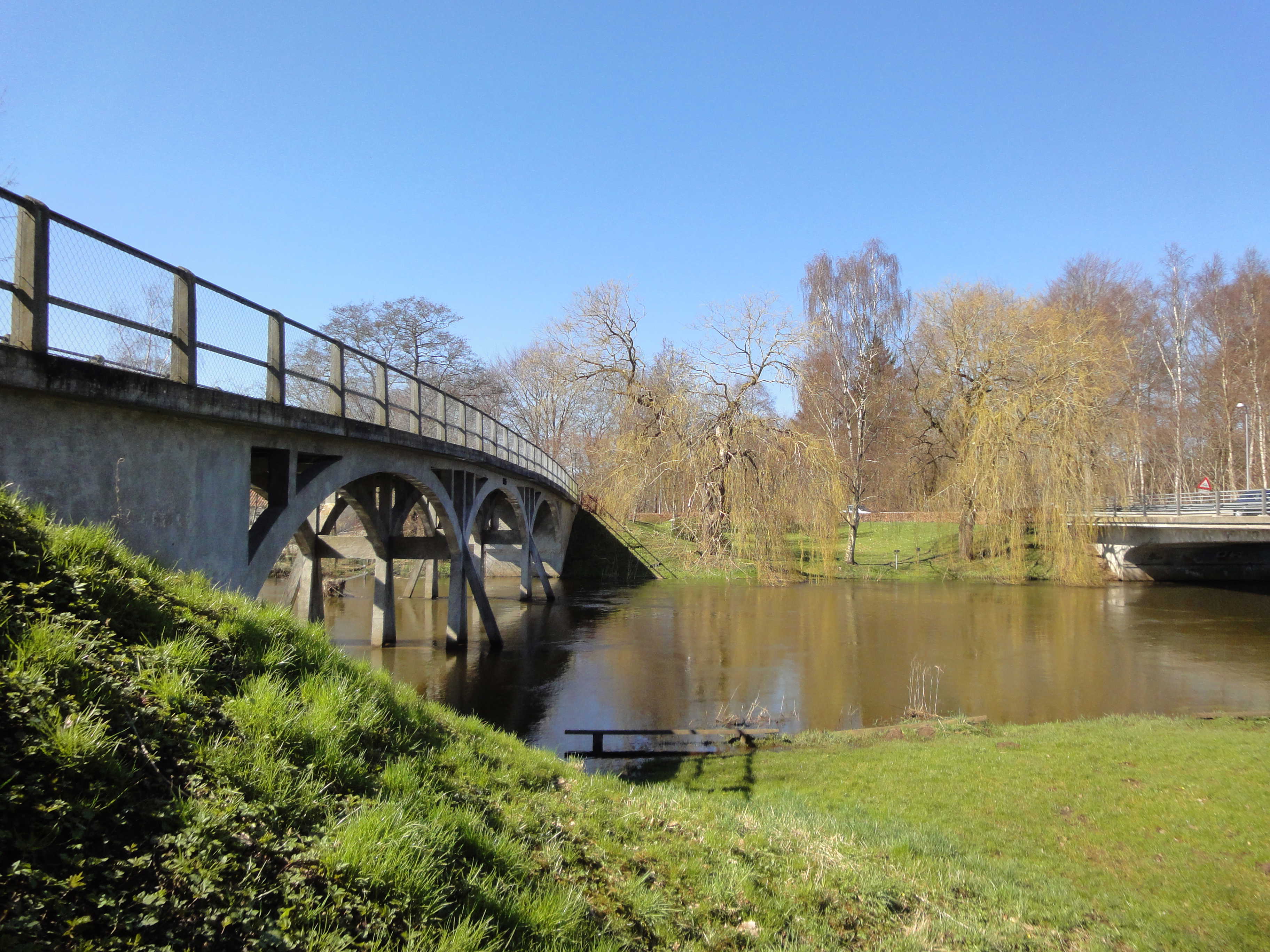 I pramdragernes spor - bro